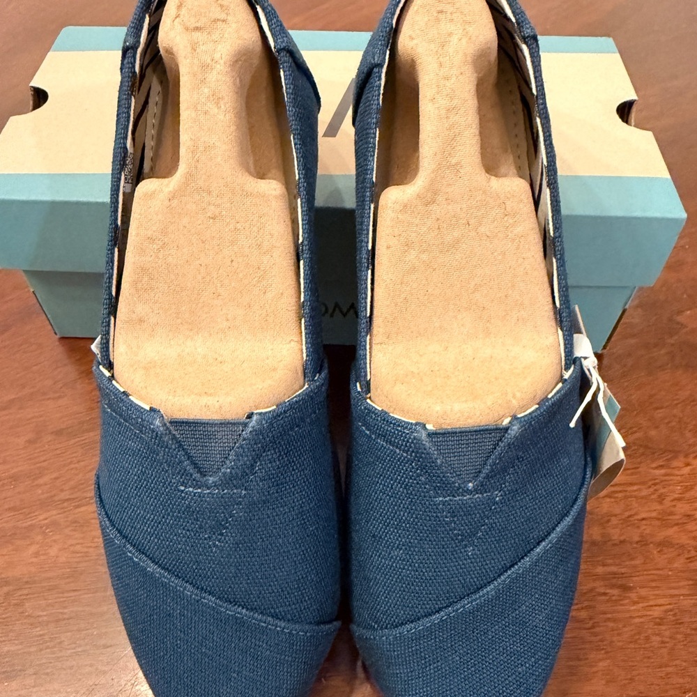 Toms Slip-On Majolica Blue Canvas- size 8